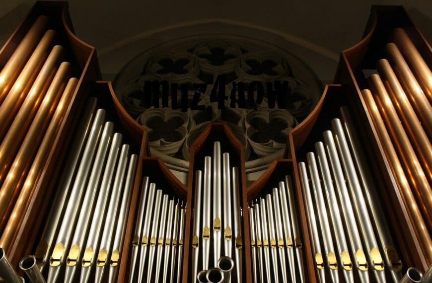 organ pipes - photo by Eric Mak