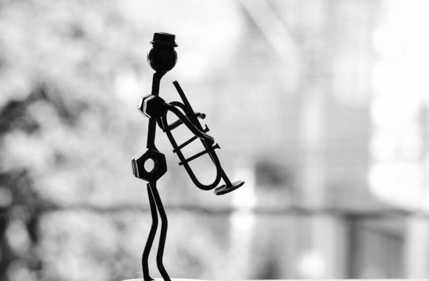 A stick figure ready to play a (stick figure) trumpet - Creative presentation of the DreamState inspiration