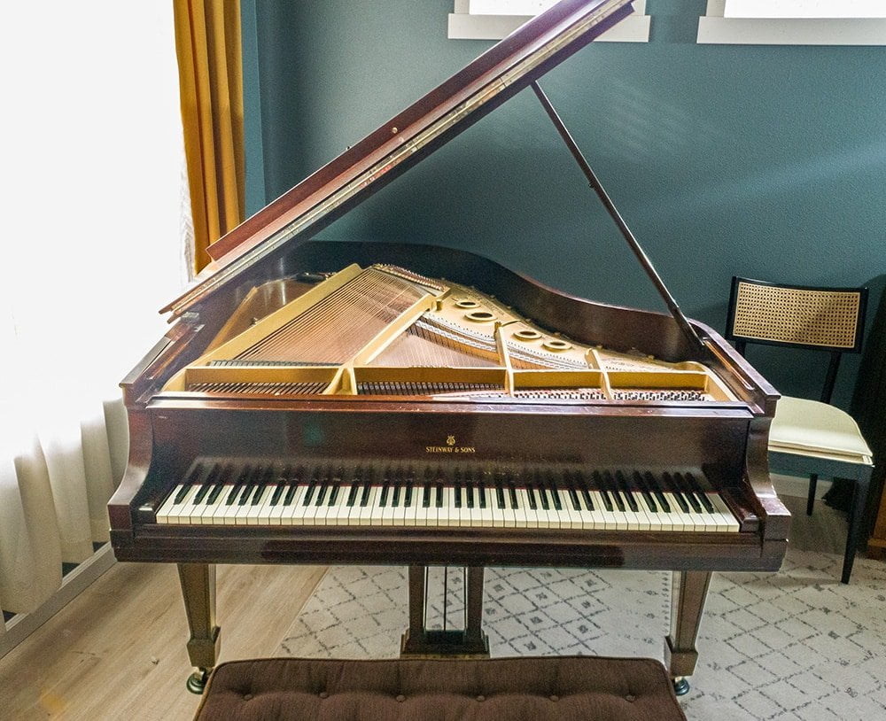 A 1926 model L baby grand piano by Steinway & Sons