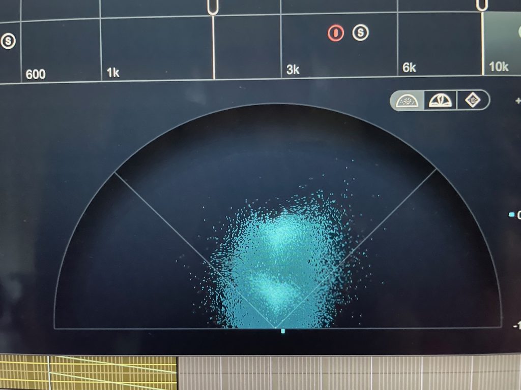A stereo imager plugin shows a scatter plot that has taken the shape of two hearts on top of each other.