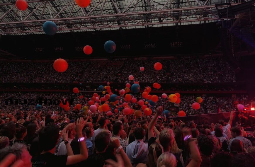 People at a concert release red and blue balloons into the air. Another kind of music release.